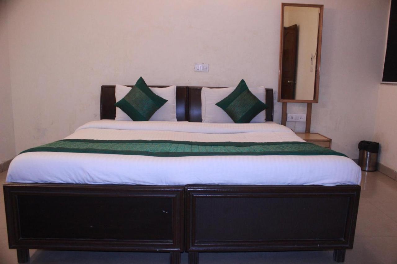 Hotel Smart Plaza New Delhi Eksteriør bilde