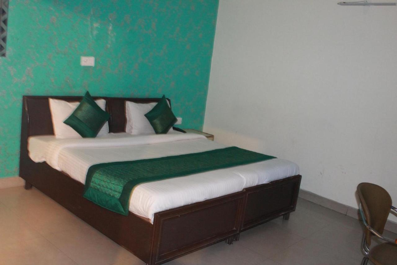 Hotel Smart Plaza New Delhi Eksteriør bilde